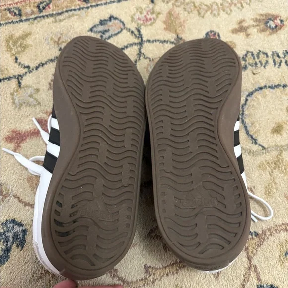 Adidas Woman’s White and Black Sneakers 8 worn once - Picture 7 of 10